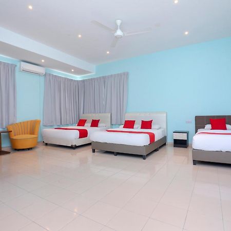 Oyo 90132 Come Inn Premium Куала Теренгану Екстериор снимка
