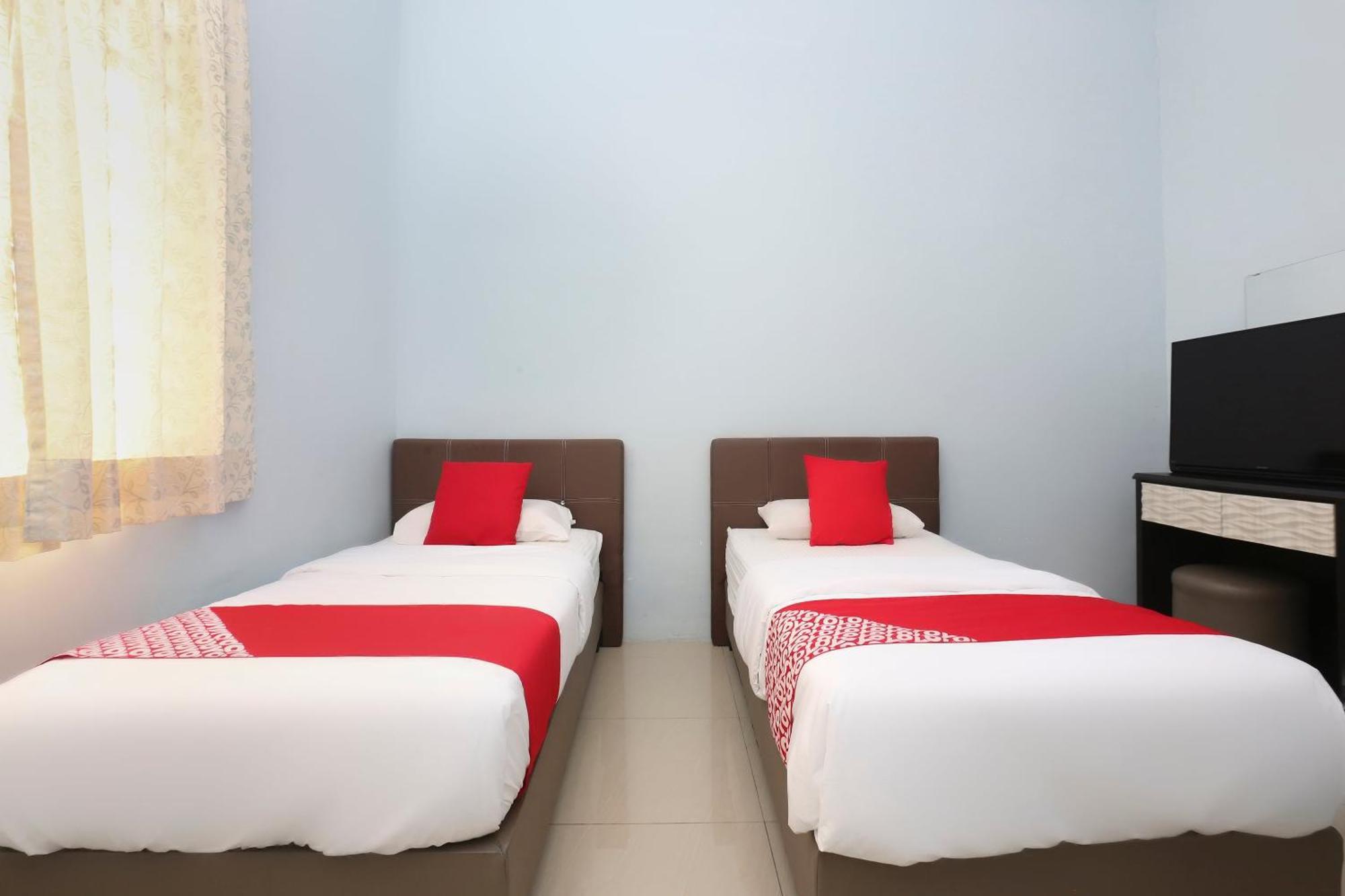 Oyo 90132 Come Inn Premium Куала Теренгану Екстериор снимка