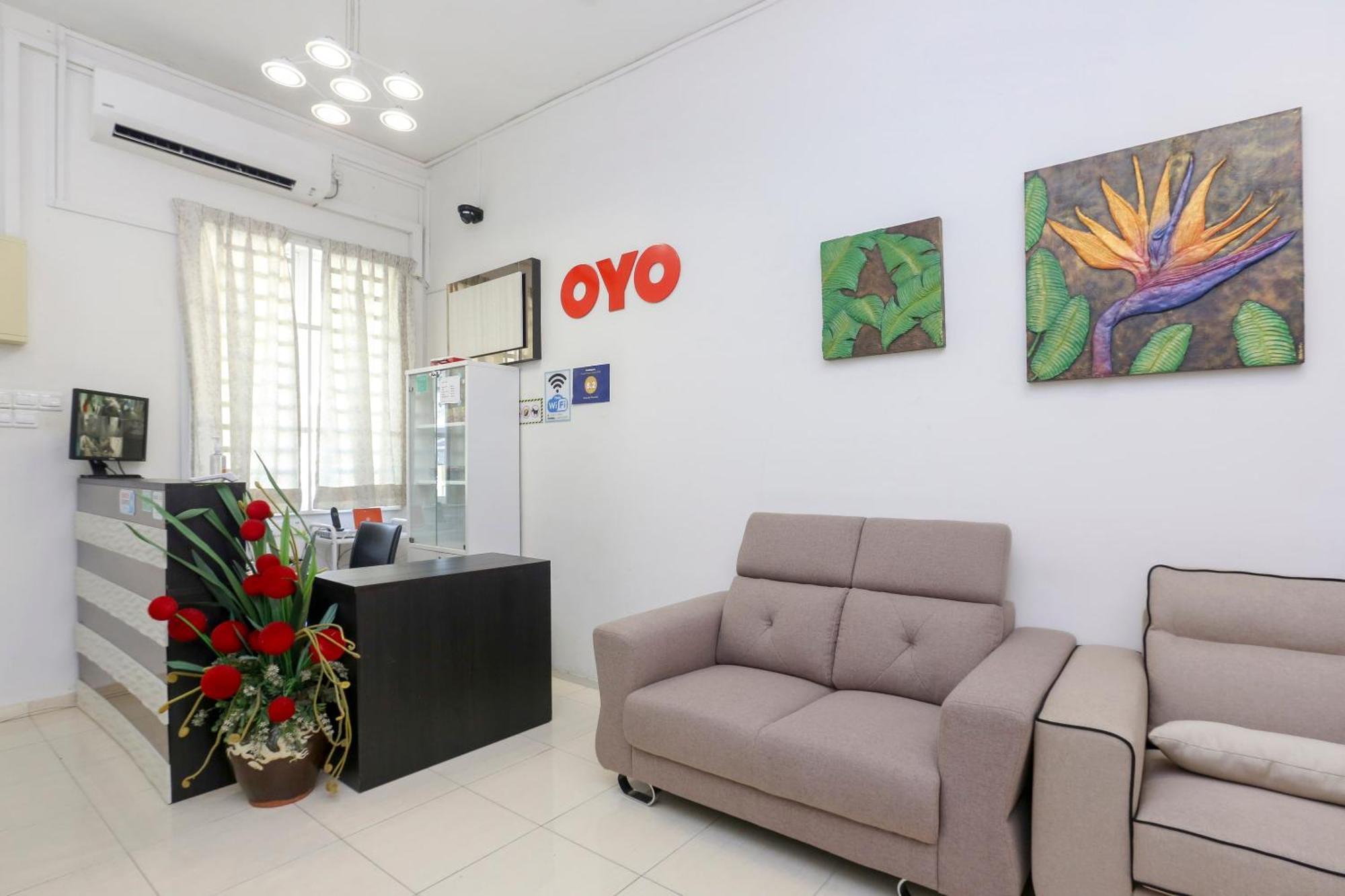 Oyo 90132 Come Inn Premium Куала Теренгану Екстериор снимка