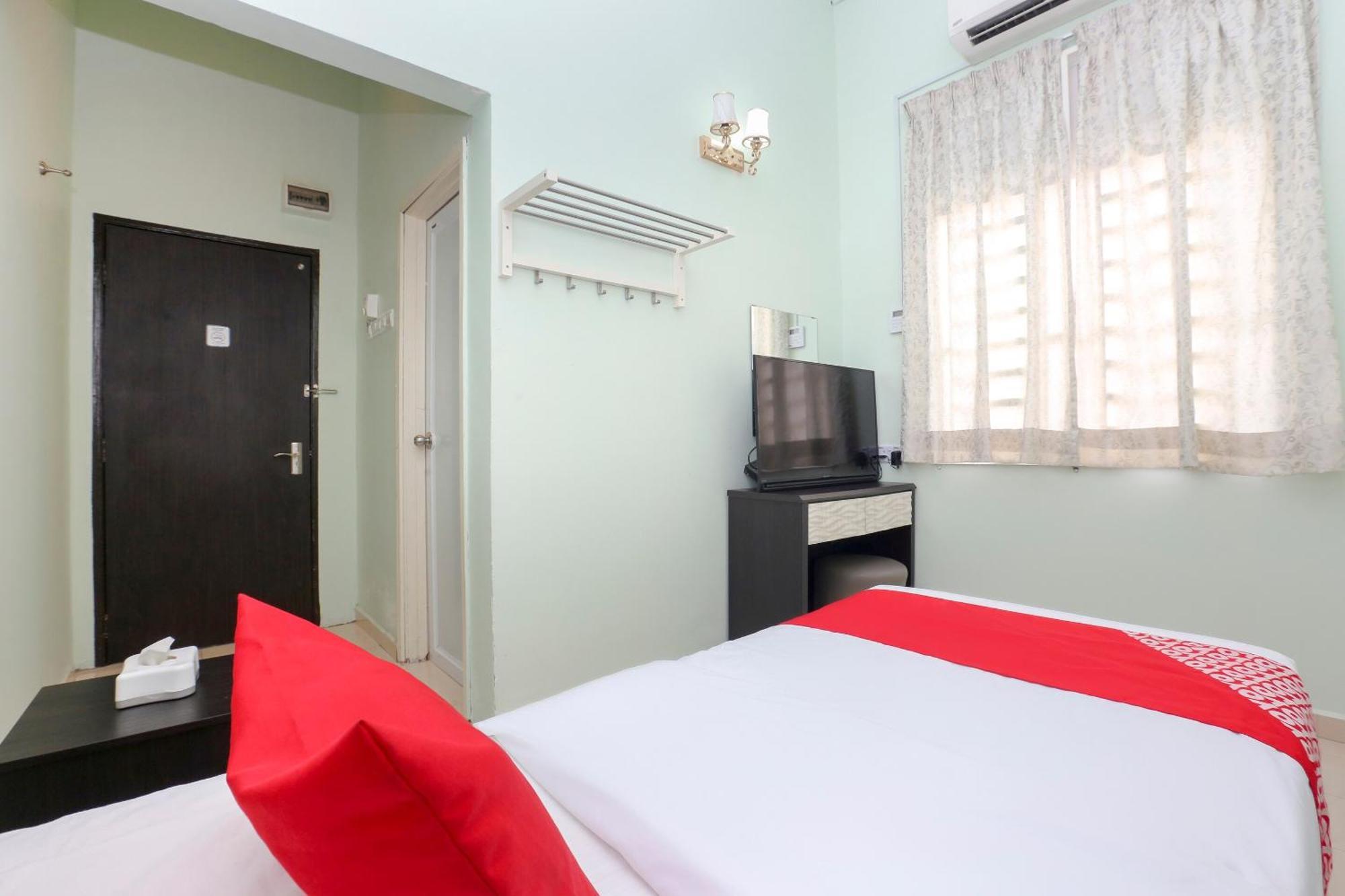 Oyo 90132 Come Inn Premium Куала Теренгану Екстериор снимка