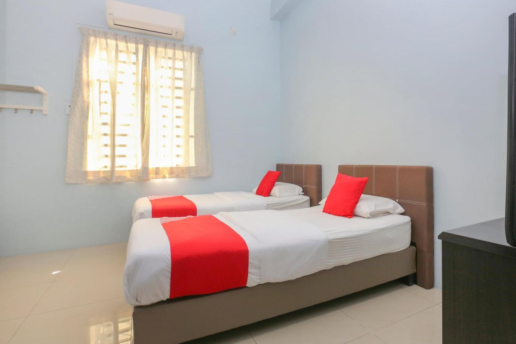 Oyo 90132 Come Inn Premium Куала Теренгану Екстериор снимка