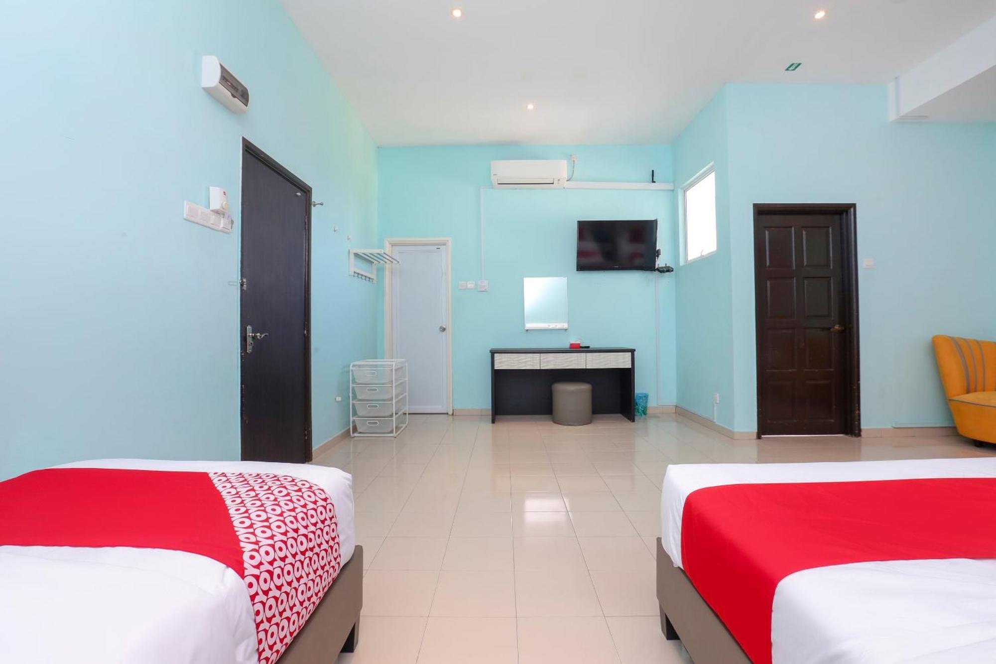 Oyo 90132 Come Inn Premium Куала Теренгану Екстериор снимка