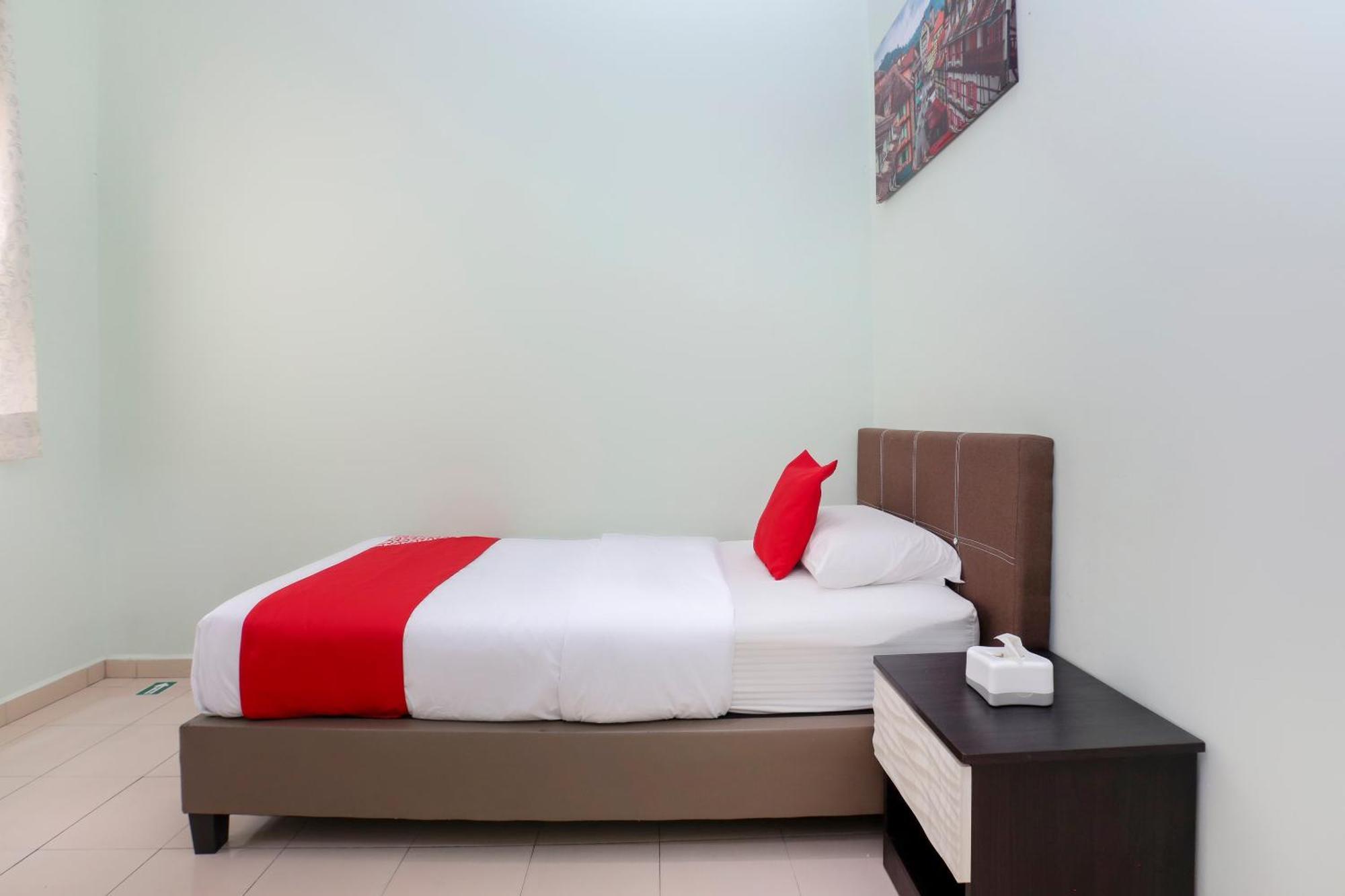 Oyo 90132 Come Inn Premium Куала Теренгану Екстериор снимка
