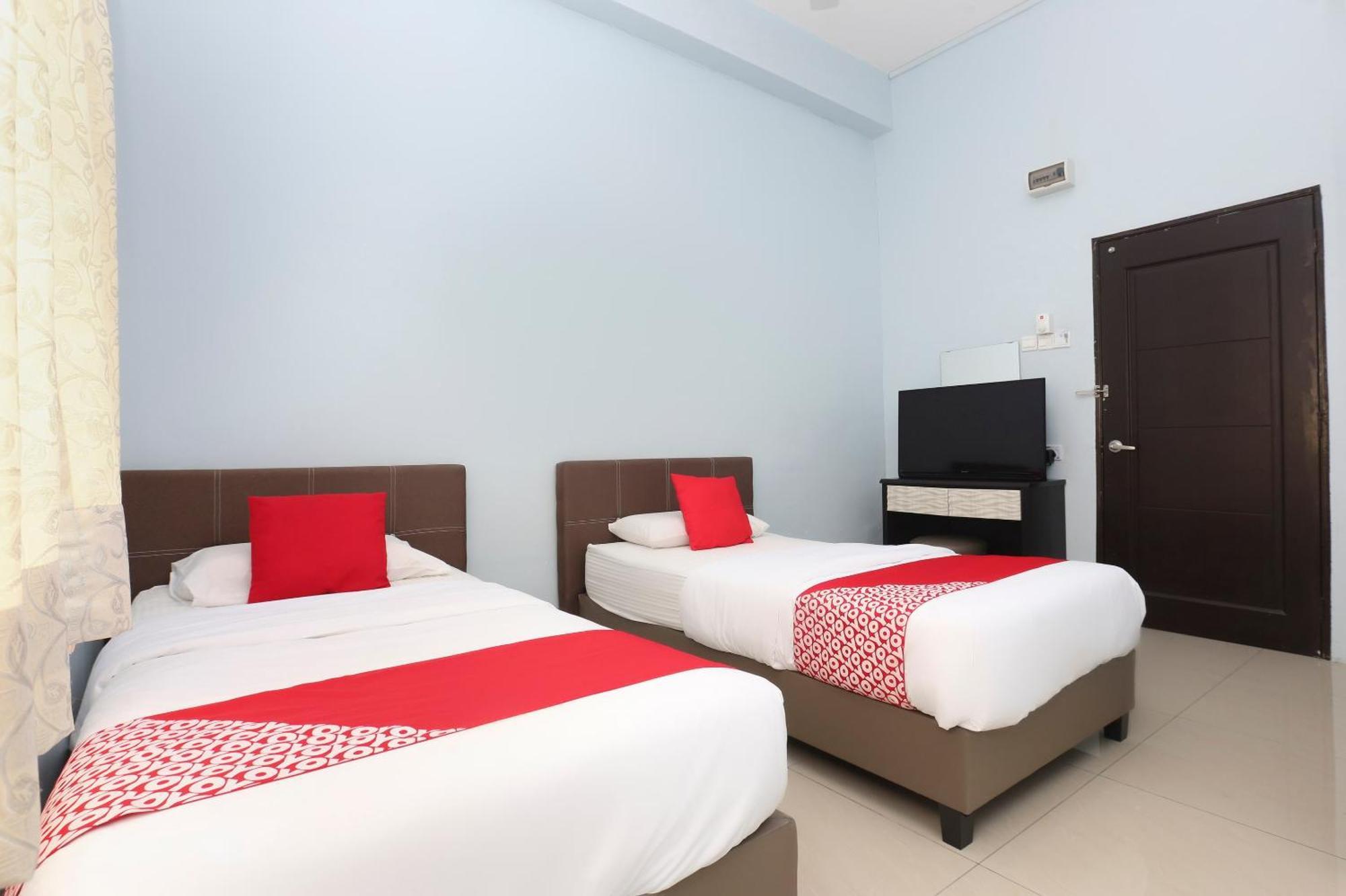 Oyo 90132 Come Inn Premium Куала Теренгану Екстериор снимка