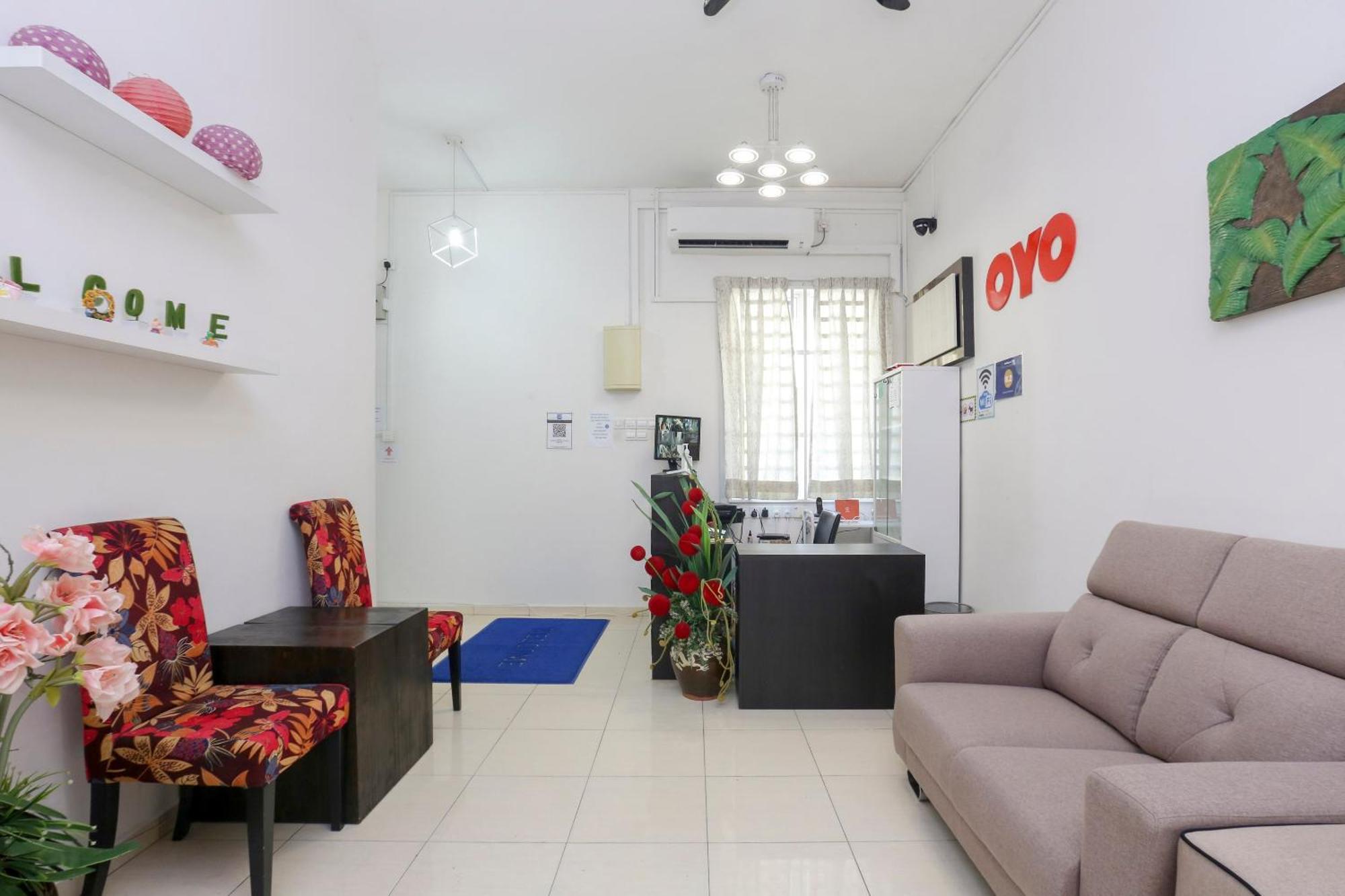 Oyo 90132 Come Inn Premium Куала Теренгану Екстериор снимка