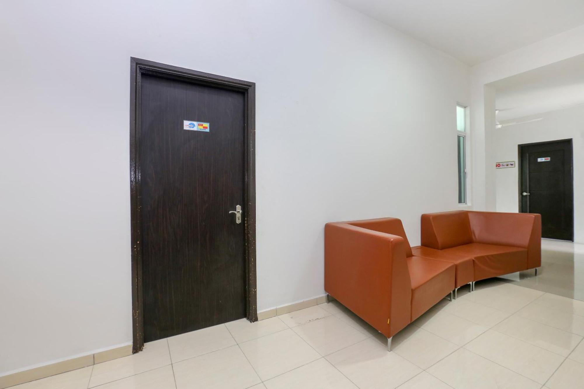 Oyo 90132 Come Inn Premium Куала Теренгану Екстериор снимка